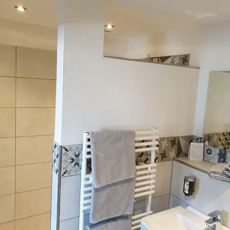 Beim Hooch. Egon Apartment