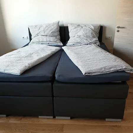 Beim Hooch. Egon Brucktal