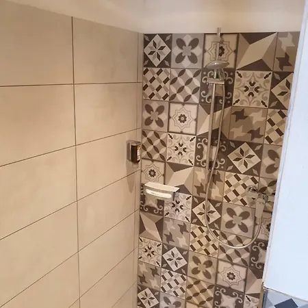 Beim Hooch. Egon Brucktal