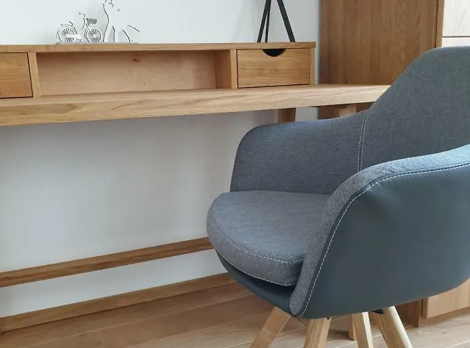 Beim Hooch. Egon Brucktal