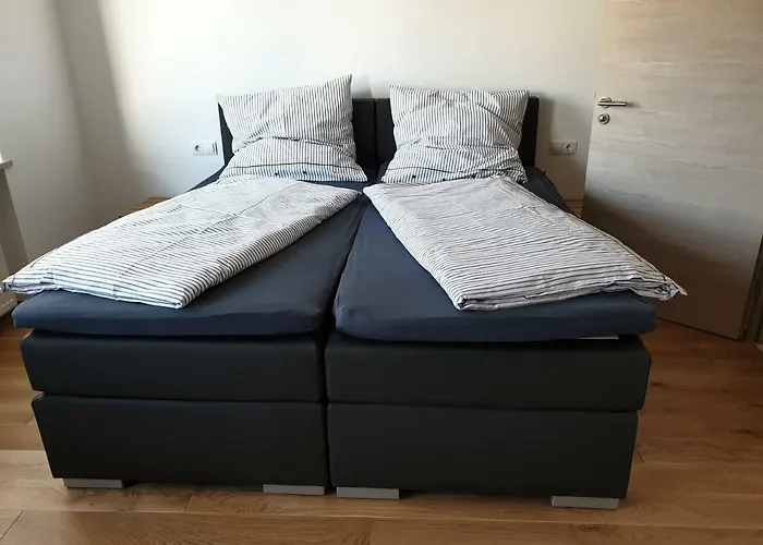 Beim Hooch. Egon Brucktal