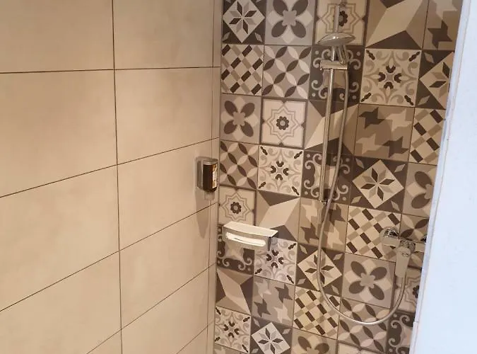 Beim Hooch. Egon Brucktal